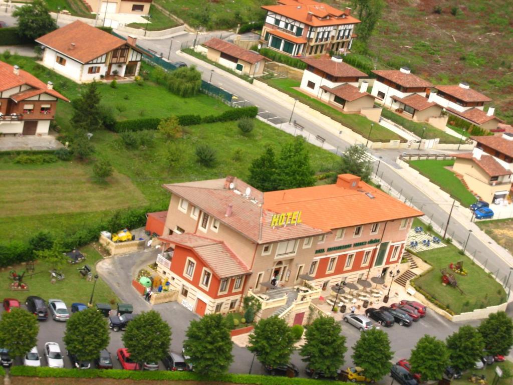 Hotel Erreka Гуэньес Экстерьер фото